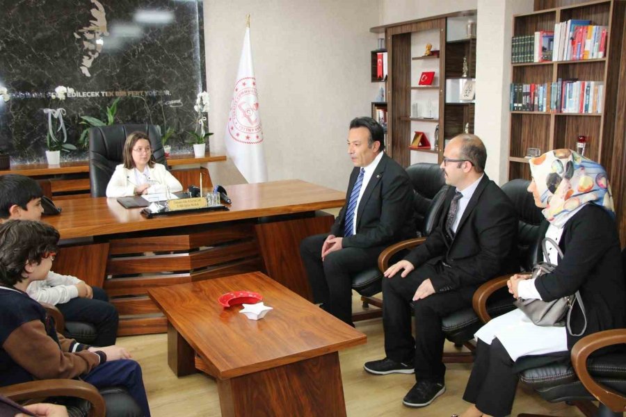 İl Milli Eğitim Müdürü Karaköse, Koltuğunu Küçük Esila’ya Devretti