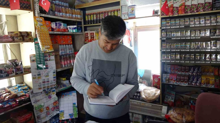 Hayırseverler Bakkalın Veresiye Defterini Sildi