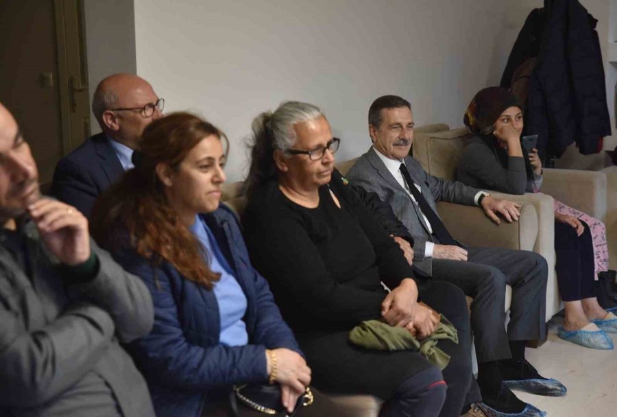 Özgür Özel, Tepebaşı’nın Konuğu Depremzedelerle Buluştu