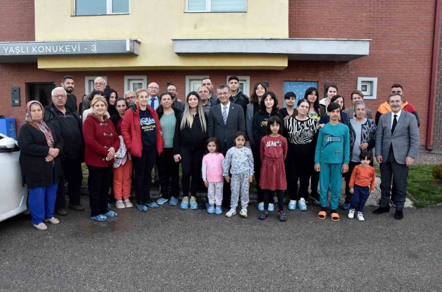 Özgür Özel, Tepebaşı’nın Konuğu Depremzedelerle Buluştu