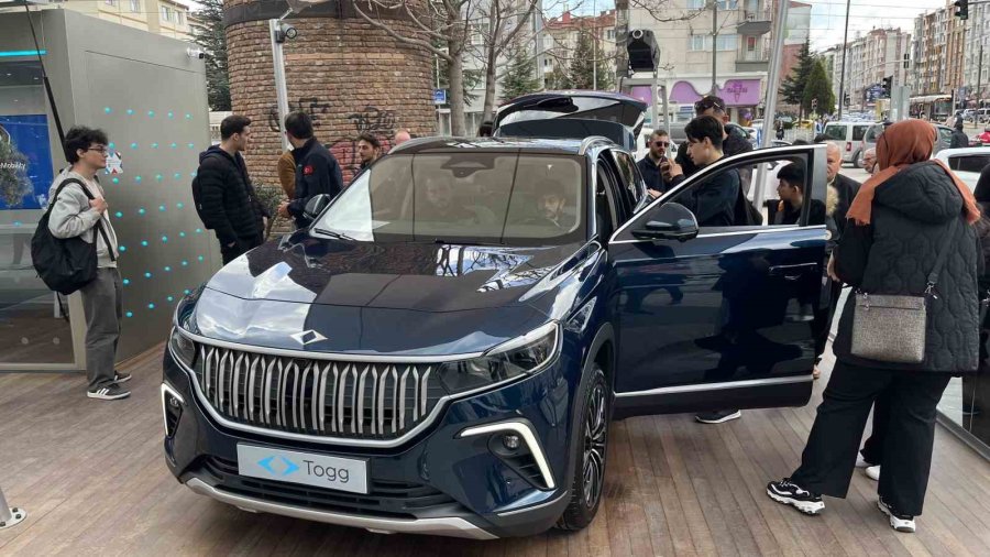 Eskişehir’de Sergilenen Togg Vatandaşların İlgi Odağı Oldu