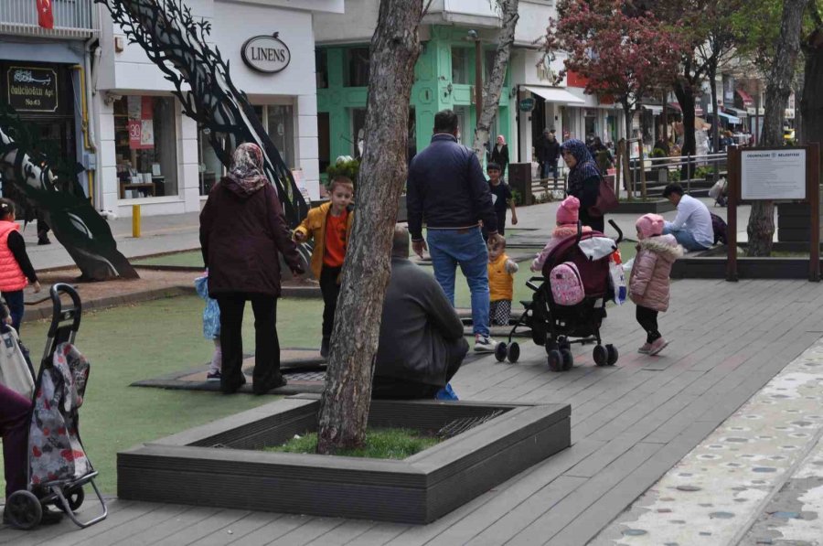 Çarşı Sokakları Doldu Taştı