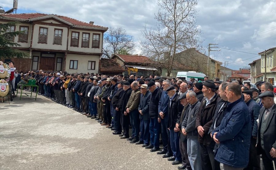 Şarampole Uçan İşçi Servisinde Hayatını Kaybeden 2 Kişi Son Yolculuğuna Uğurlandı