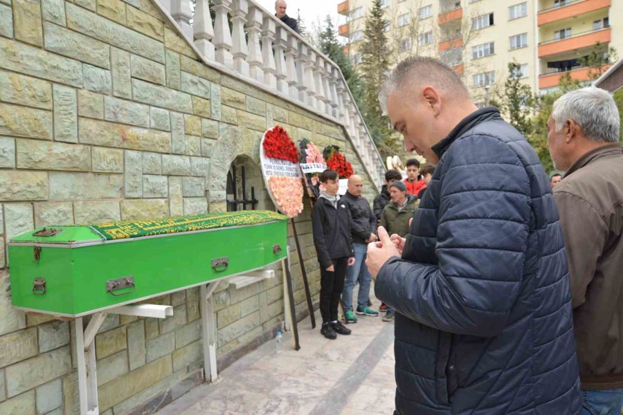 Şarampole Uçan İşçi Servisinde Hayatını Kaybeden 2 Kişi Son Yolculuğuna Uğurlandı