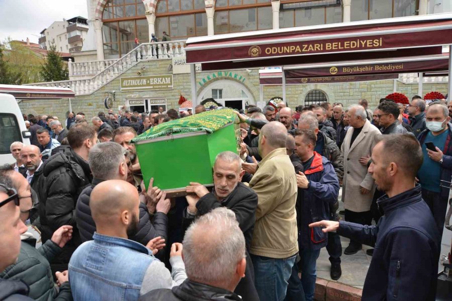 Şarampole Uçan İşçi Servisinde Hayatını Kaybeden 2 Kişi Son Yolculuğuna Uğurlandı