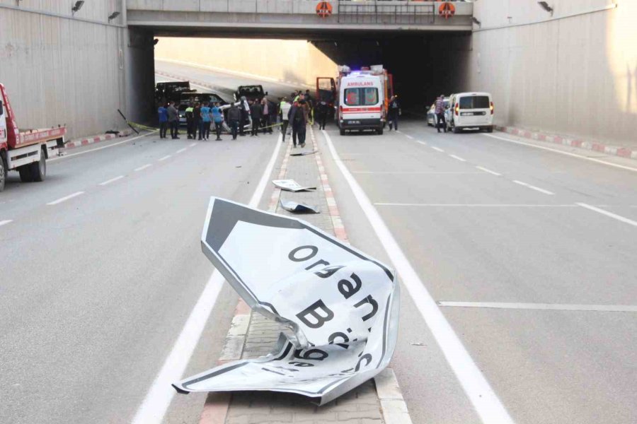 Karaman’da Hafif Ticari Araç Alt Geçide Düştü: 2 Ölü, 1 Yaralı
