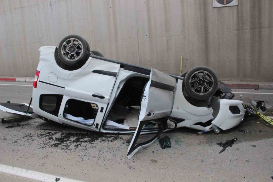 Karaman’da Hafif Ticari Araç Alt Geçide Düştü: 2 Ölü, 1 Yaralı