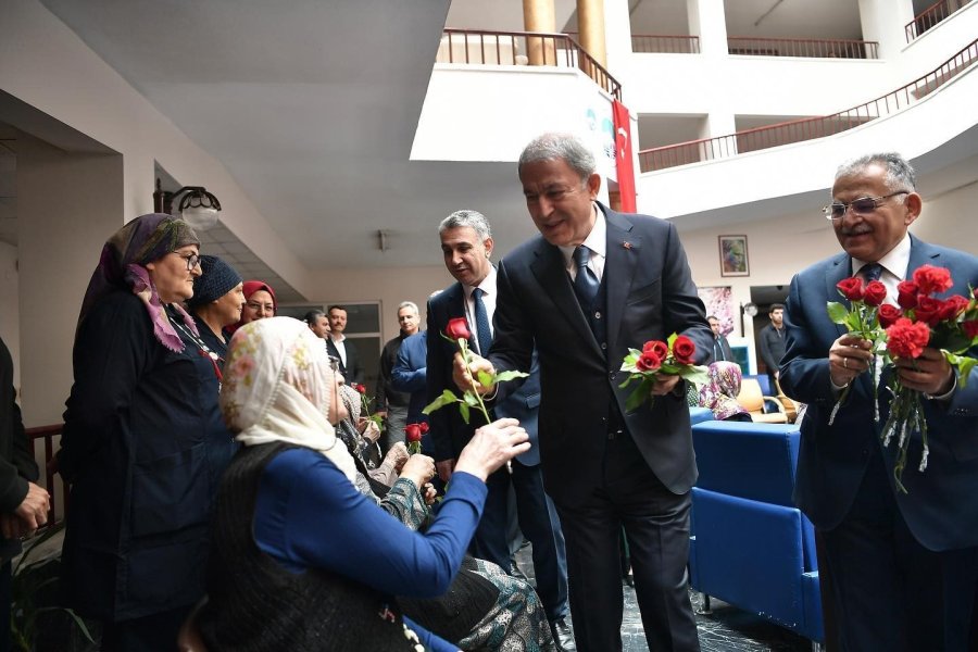 Bakan Akar İle Başkan Büyükkılıç, Bayramlaşma Programlarına Togg İle Katıldı