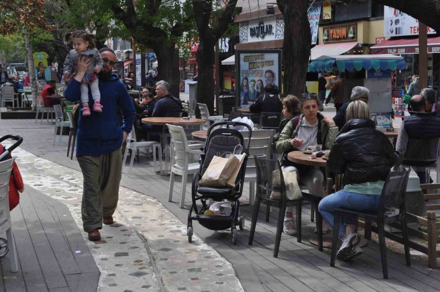 Çarşı Sokakları Doldu Taştı