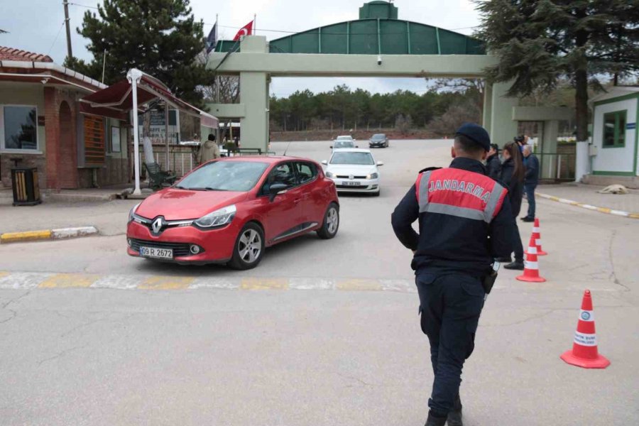 Eskişehir Asri Mezarlığı’nda Bayram Yoğunluğu