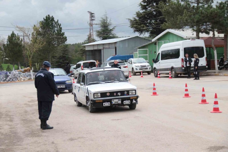 Eskişehir Asri Mezarlığı’nda Bayram Yoğunluğu