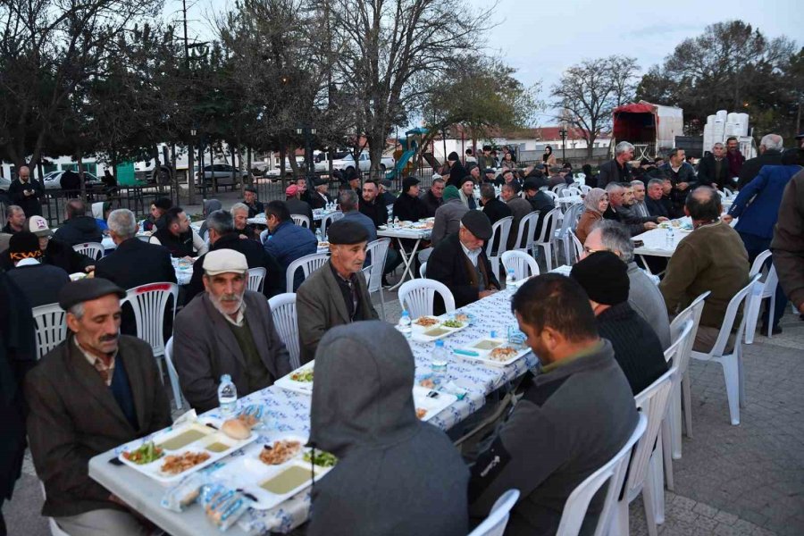 Başkan Ataç, Alpu’da Vatandaşlarla İftar Yaptı