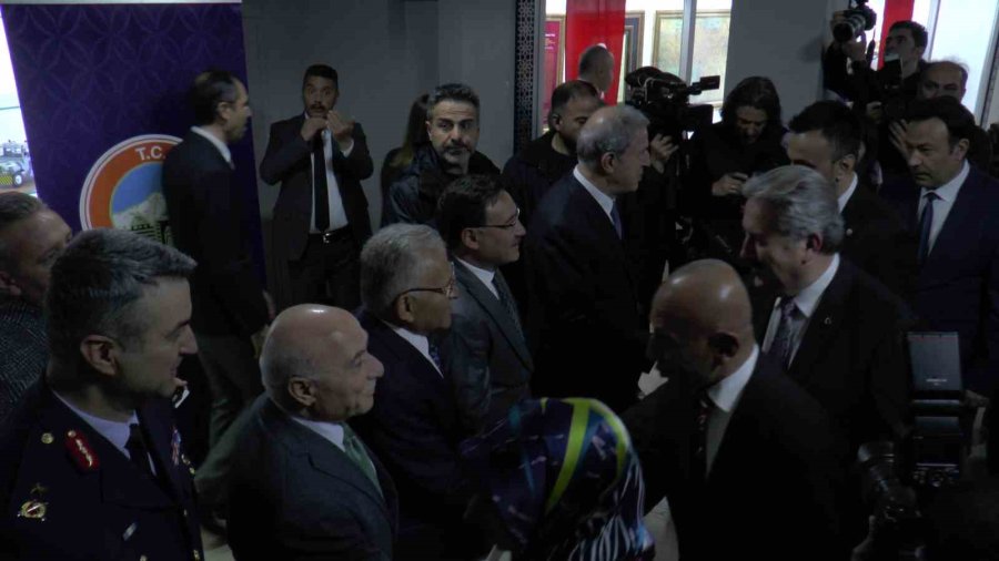 Bakan Akar’dan Togg’lu Bayramlaşma