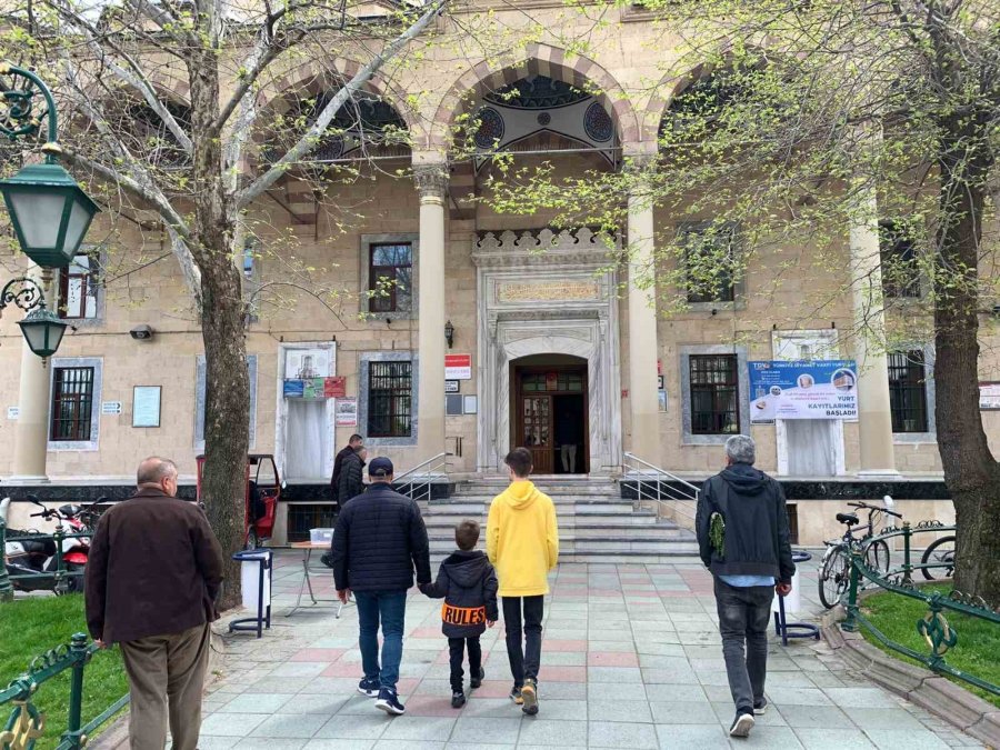 Cuma Namazı Hutbesinde Hayatı Ramazan Bilinciyle Yaşamaya Dikkat Çekildi