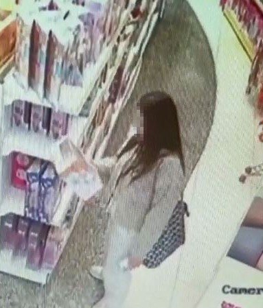 Bin 100 Lira Değerinde Oyuncak Çalan Kadın Güvenlik Kamerasına Yakalandı