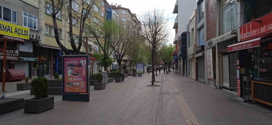 Bayramın İlk Günü Çarşıda Sessizlik Hakim Oldu