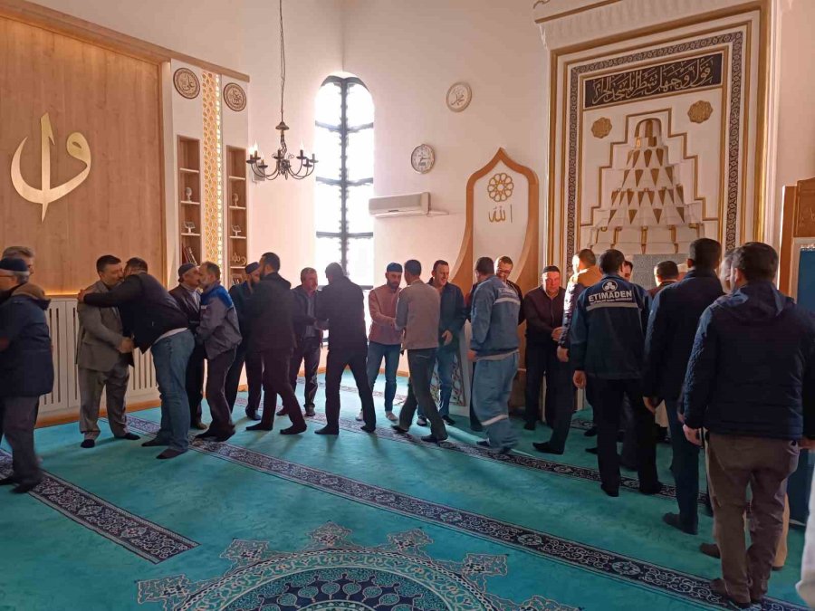 Bor İşçileri Mesai Öncesi Bayramlaştı