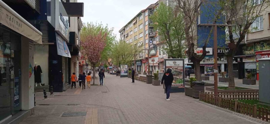 Bayramın İlk Günü Çarşıda Sessizlik Hakim Oldu