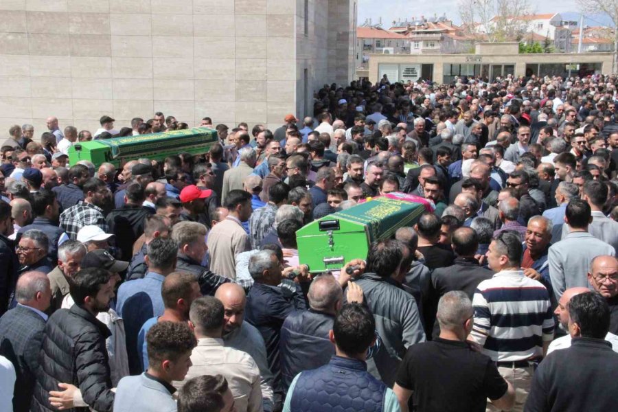 Kazada Hayatını Kaybeden Dede İle Torunu Toprağa Verildi