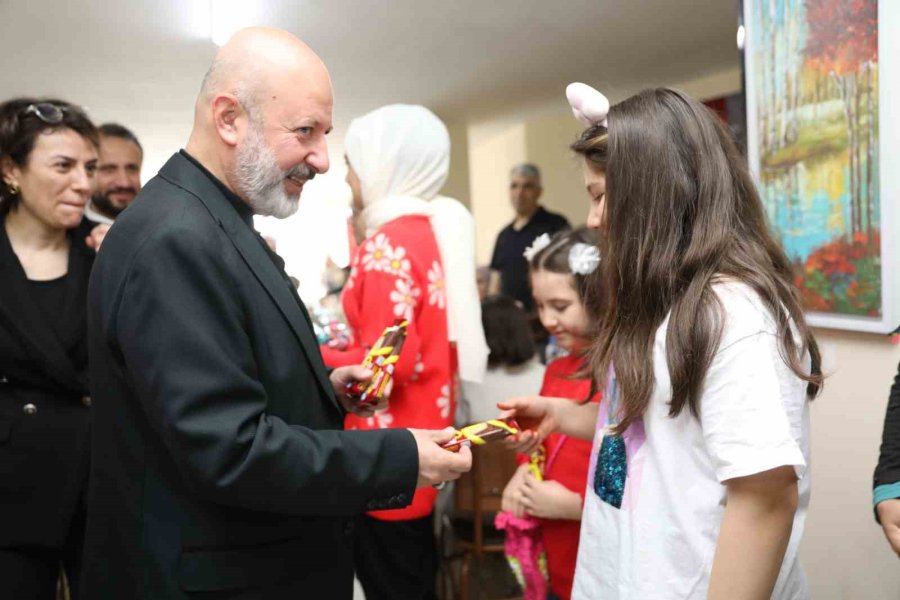 Çolakbayrakdar Çifti, Depremzede Ailelerle Bayramlaştı