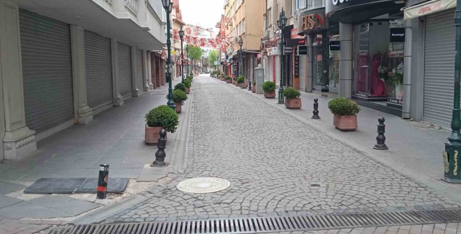 Bayramın İlk Günü Çarşıda Sessizlik Hakim Oldu