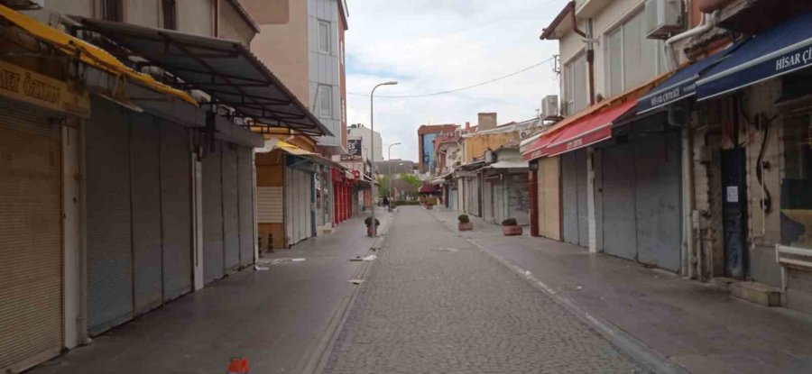 Bayramın İlk Günü Çarşıda Sessizlik Hakim Oldu
