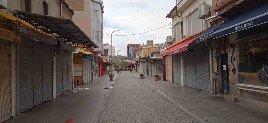 Bayramın İlk Günü Çarşıda Sessizlik Hakim Oldu