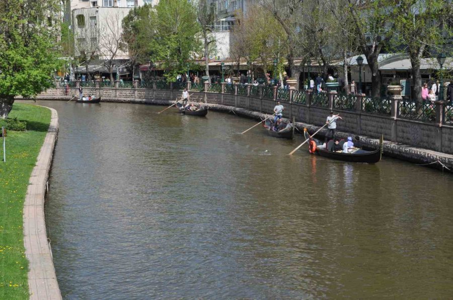 Gondol Turlarında Bayram Yoğunluğu