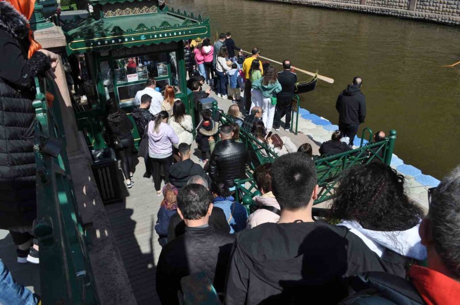 Gondol Turlarında Bayram Yoğunluğu