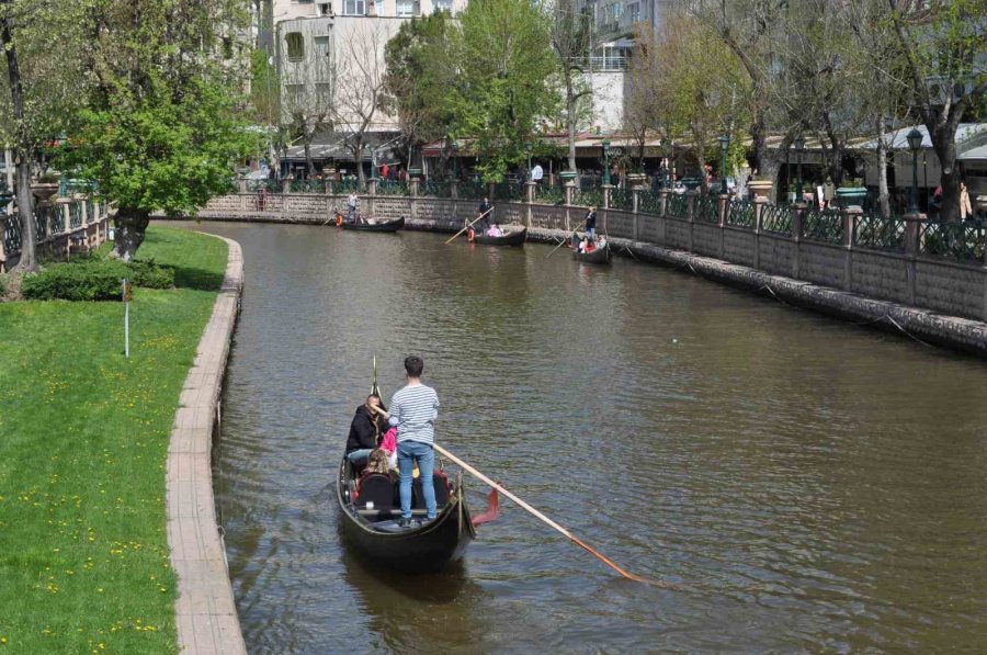 Gondol Turlarında Bayram Yoğunluğu