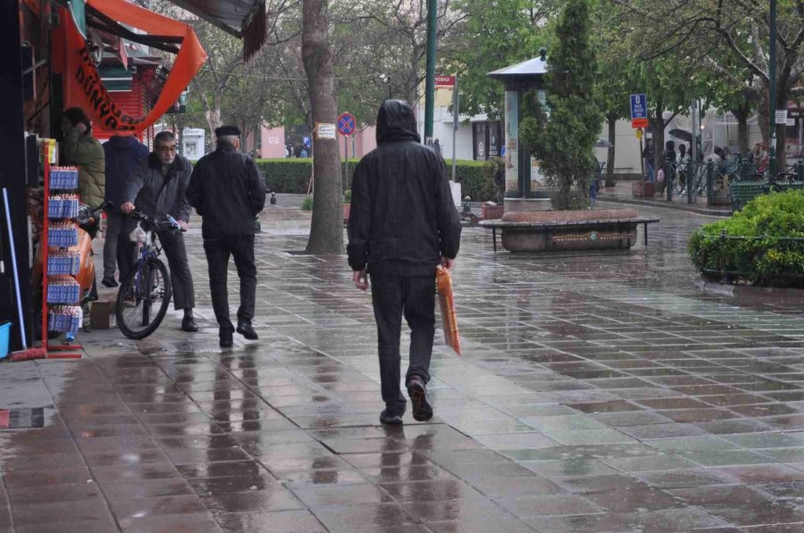 Bayramda Sağanak Yağmur Etkili Oldu