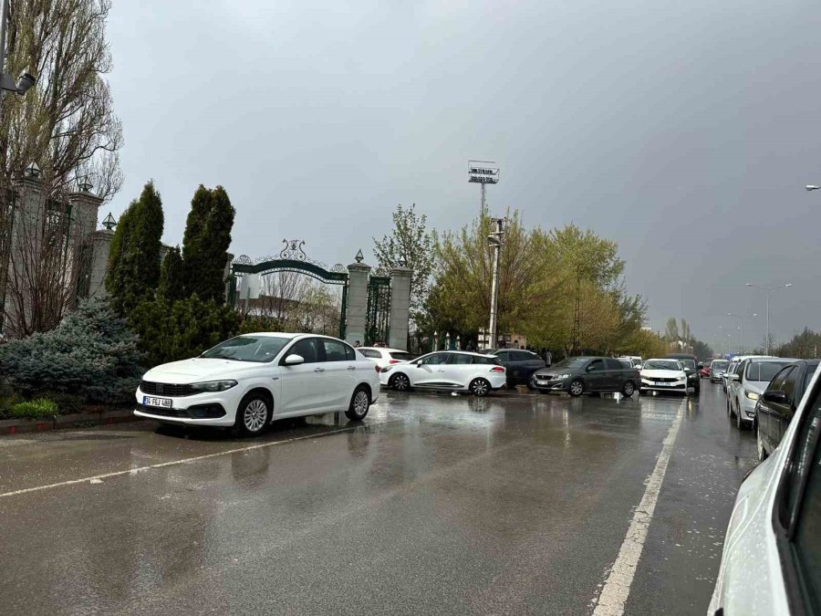 Bayramda Park Gezisi Trafik Çilesine Dönüştü