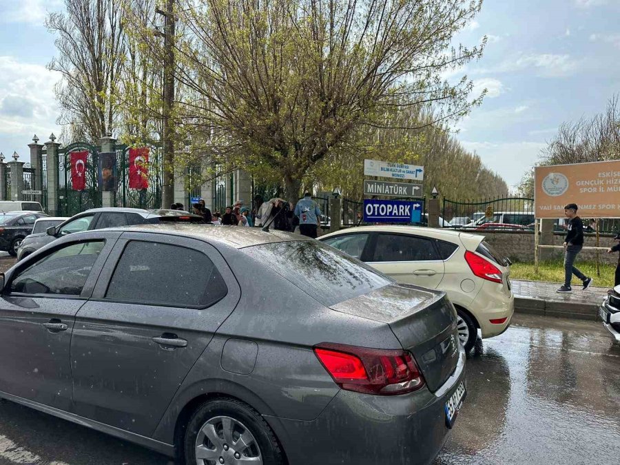 Bayramda Park Gezisi Trafik Çilesine Dönüştü