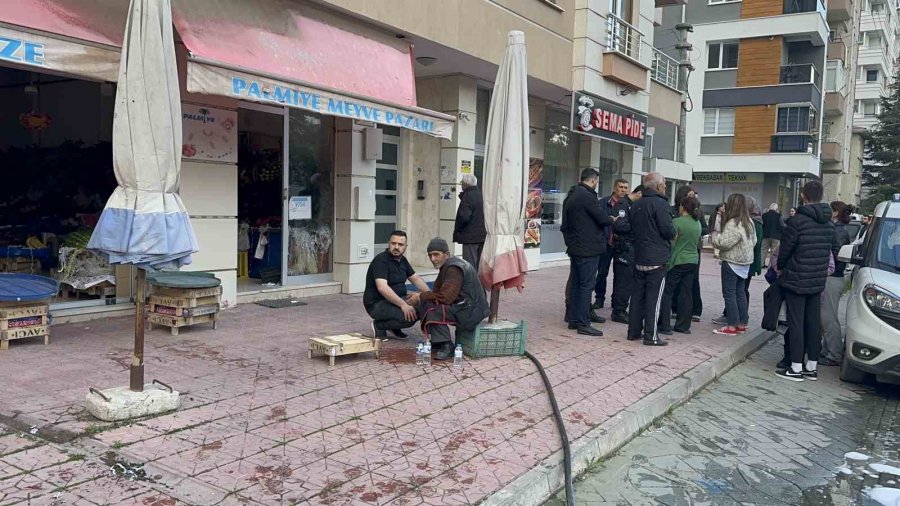 Alevler 7 Katlı Binayı Sardı: Bayram Ziyareti Olası Faciayı Önledi