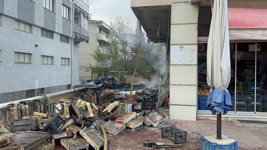 Alevler 7 Katlı Binayı Sardı: Bayram Ziyareti Olası Faciayı Önledi