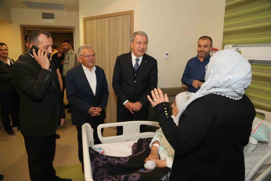 Bakan Akar İle Başkan Büyükkılıç’tan Hastanede Bayram Ziyareti
