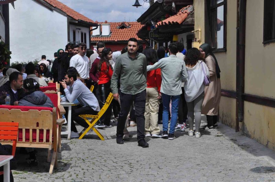 Tarihi Odunpazarı Evleri’nde Bayram Kalabalığı