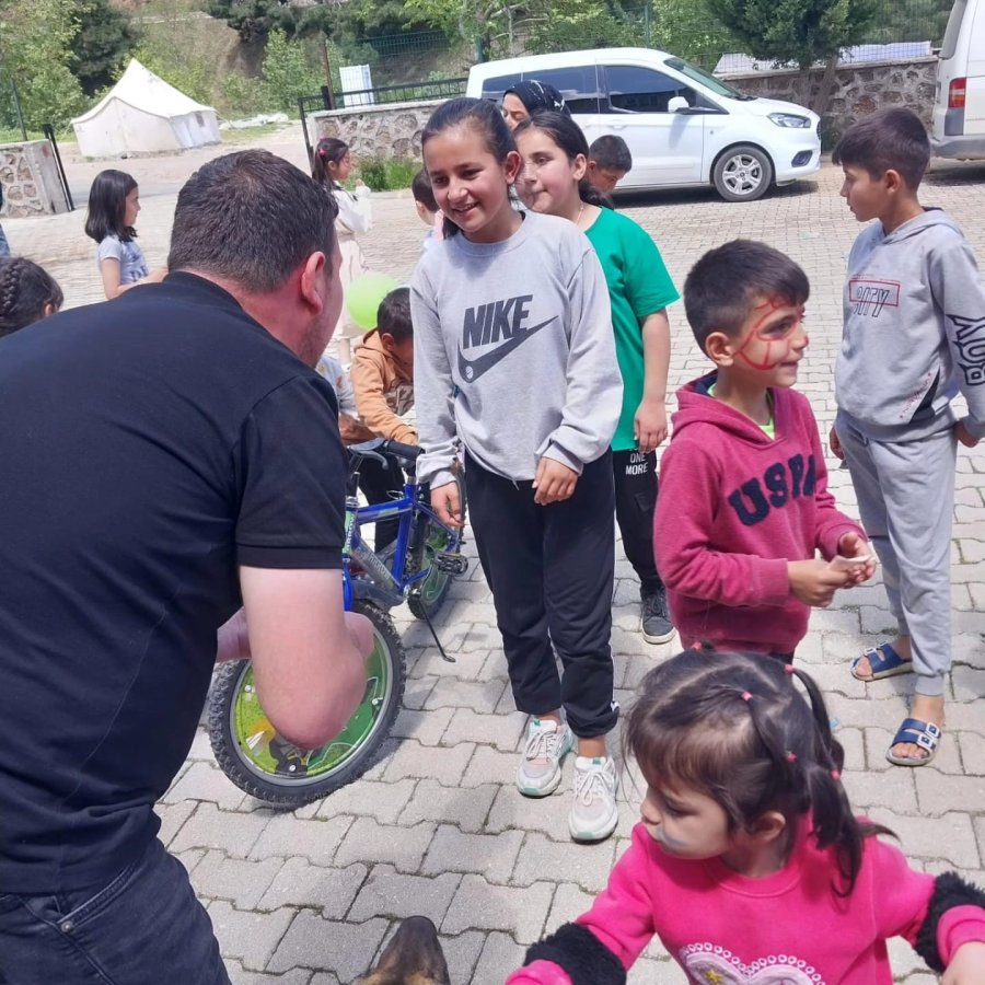 Esbalder 23 Nisan’da Deprem Bölgesindeki 250 Çocukla Bayramlaştı