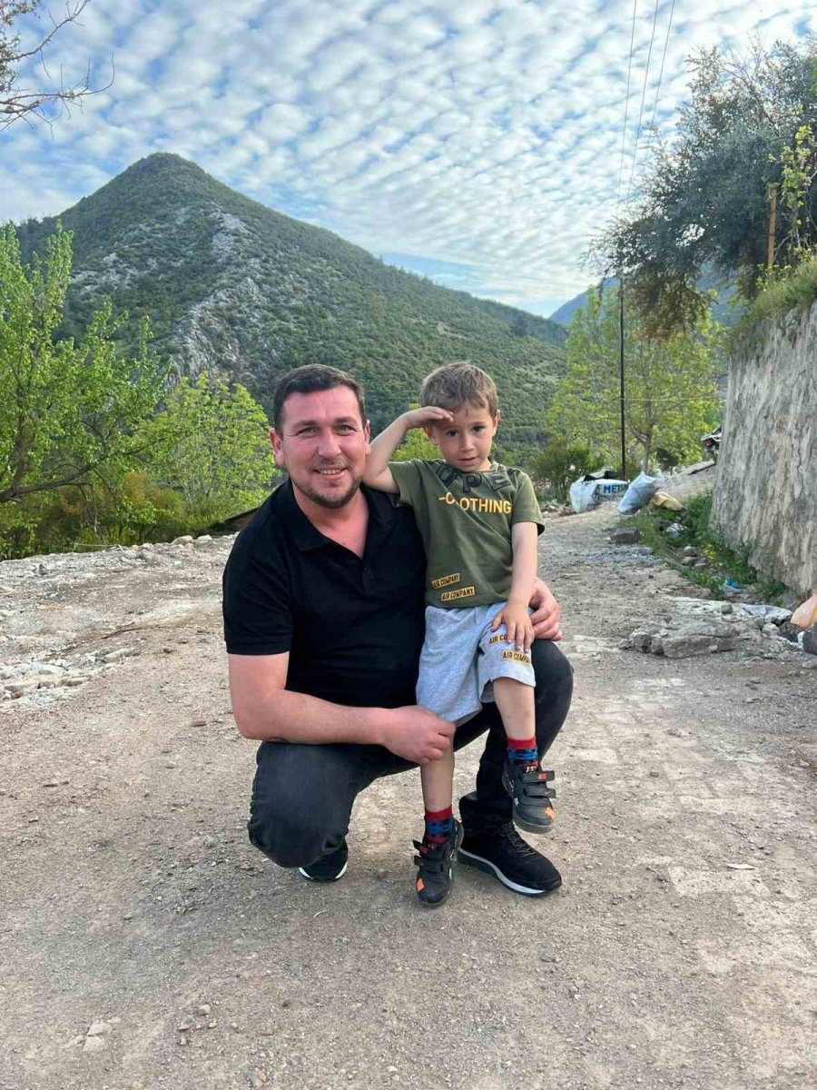 Esbalder 23 Nisan’da Deprem Bölgesindeki 250 Çocukla Bayramlaştı