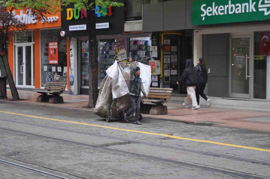 Çocuk Bayramına Rağmen Onlar Çalıştı