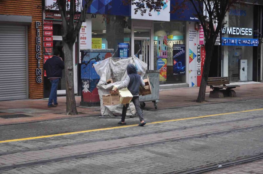 Çocuk Bayramına Rağmen Onlar Çalıştı