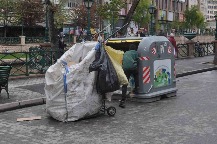 Çocuk Bayramına Rağmen Onlar Çalıştı