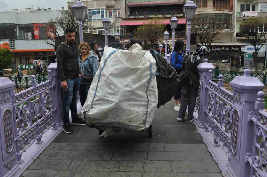 Çocuk Bayramına Rağmen Onlar Çalıştı