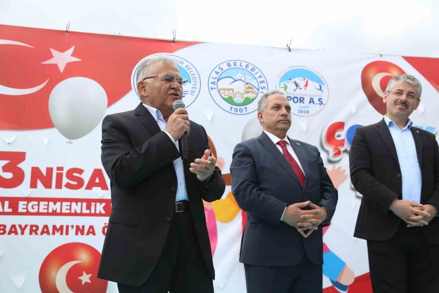 Çocuklar Bayramlarını ’çocuk Şenliği’nde Kutladı