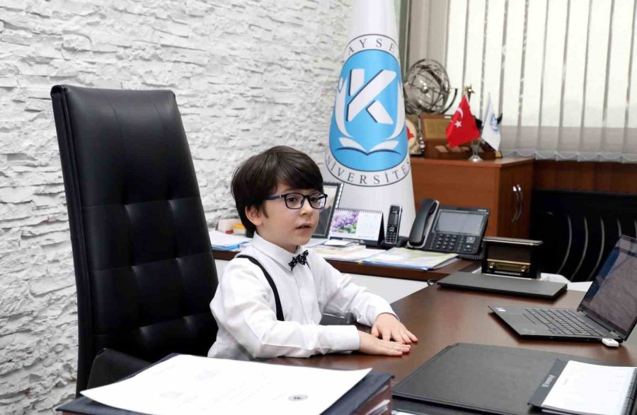 Rektör Karamustafa, 23 Nisan’da Koltuğunu Küçük Batuhan’a Devretti