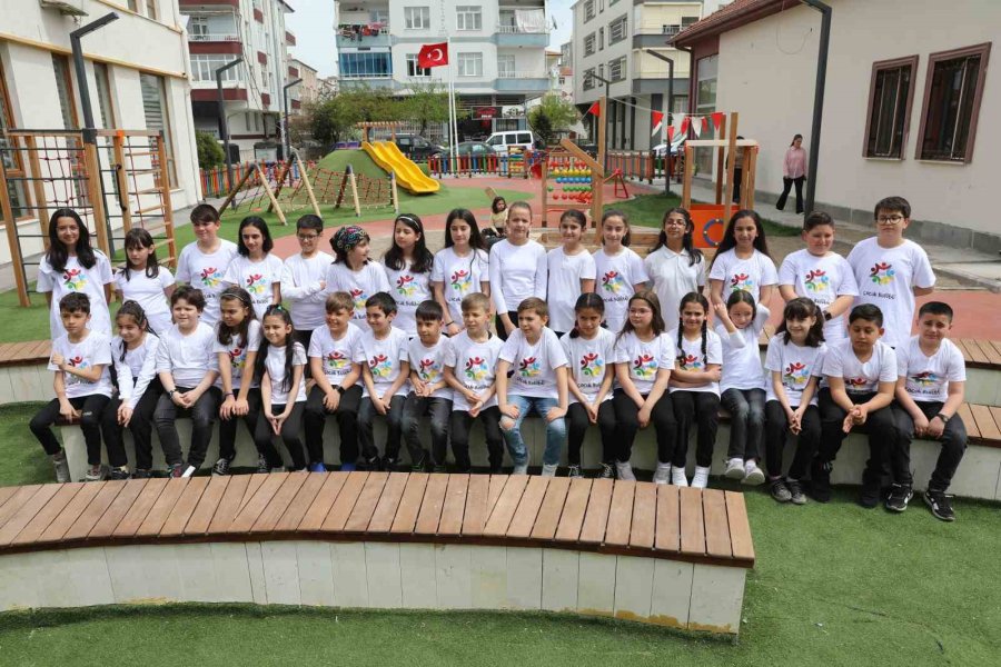 Başkan Çolakbayrakdar: "tüm Dünya Çocuklarının Bayramı Kutlu Olsun"