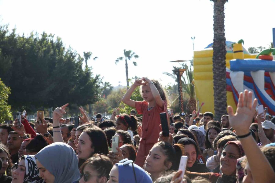 Çocuklar, Türkiye’nin Otomobili Togg İle Buluştu