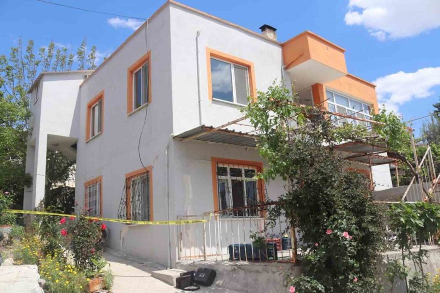 Mersin’de Cinayet: Abisini Mal Paylaşımı Yüzünden Öldürdü