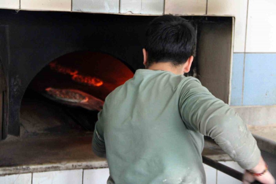 Depremzede Fırıncı Sefa Pemik: "akşam Yatarken Her Şeyimiz Vardı, Kalktığımızda Her Şeyimiz Kayboldu"