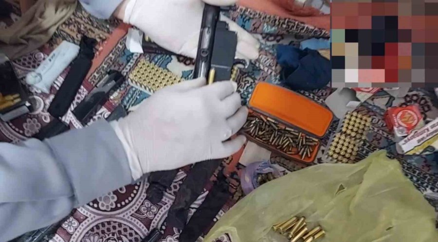 Fırın Bacasındaki Zuladan Cephanelik Çıktı